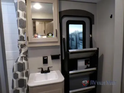 2026 Coachmen RV Catalina Legacy Edition photo 26