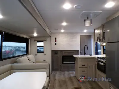 2026 Coachmen RV Catalina Legacy Edition photo 13
