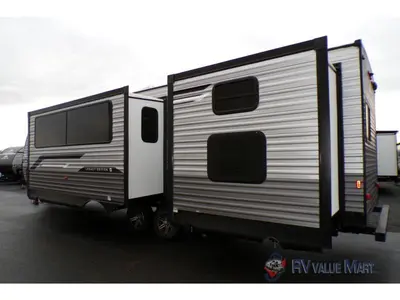 2026 Coachmen RV Catalina Legacy Edition photo 4