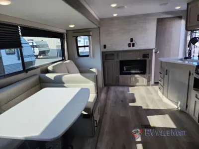 2026 Coachmen RV Catalina Legacy Edition photo 9