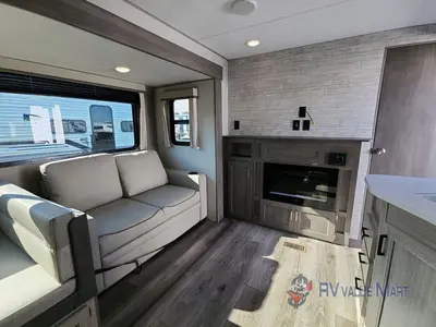 2026 Coachmen RV Catalina Legacy Edition photo 10