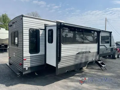 2026 Coachmen RV Catalina Legacy Edition photo 5