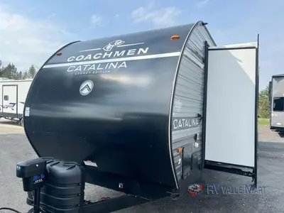 2026 Coachmen RV Catalina Legacy Edition photo 2
