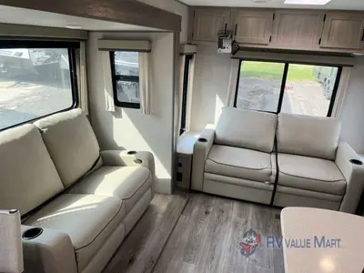 2026 Coachmen RV Catalina Legacy Edition photo 9