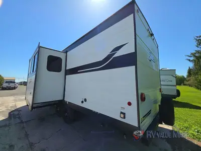 2026 Shasta RVs i-5 Edition photo 3