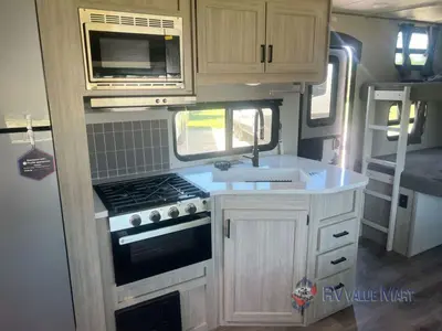 2026 Coachmen RV Catalina Legacy Edition photo 11