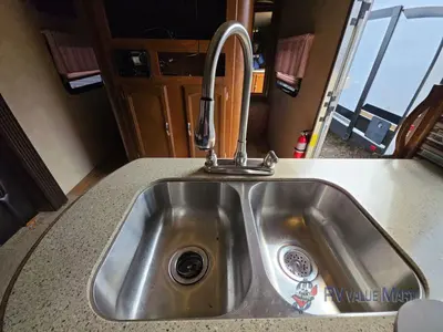 2016 Forest River RV Wildwood Heritage Glen Hyper-Lyte photo 12
