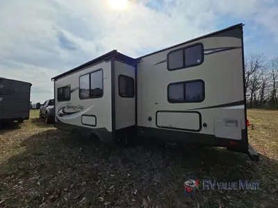 2016 Forest River RV Wildwood Heritage Glen Hyper-Lyte photo 3