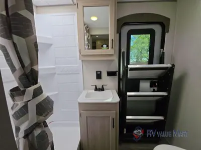 2026 Coachmen RV Catalina Legacy Edition photo 25