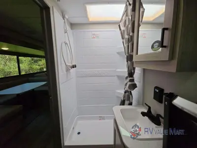 2026 Coachmen RV Catalina Legacy Edition photo 27
