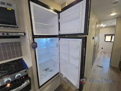 2026 Coachmen RV Catalina Legacy Edition photo 18