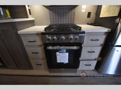 2025 Coachmen RV Catalina Destination Series photo 9