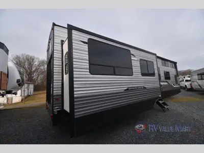 2025 Coachmen RV Catalina Destination Series photo 5