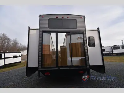 2025 Coachmen RV Catalina Destination Series photo 4