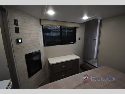 2025 Coachmen RV Catalina Destination Series photo 32