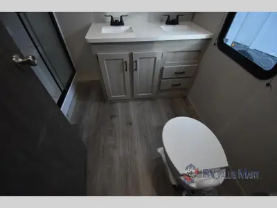 2025 Coachmen RV Catalina Destination Series photo 35