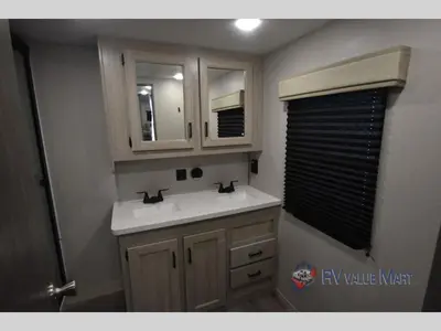 2025 Coachmen RV Catalina Destination Series photo 39