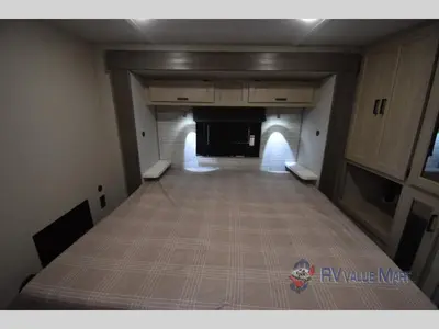 2025 Coachmen RV Catalina Destination Series photo 34