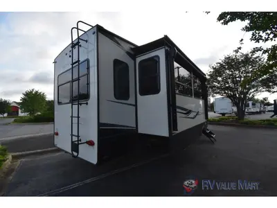 2023 Keystone RV Montana High Country photo 4