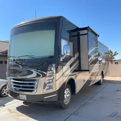 2019 THOR MOTOR COACH CHALLENGER photo 2