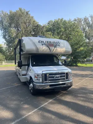 2019 THOR MOTOR COACH OUTLAW photo 4