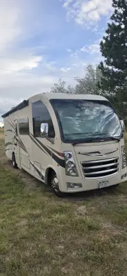 2019 THOR MOTOR COACH VEGAS photo 2