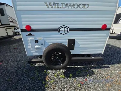 2025 Forest River RV Wildwood photo 17