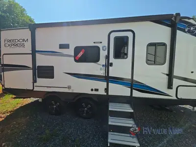 2024 Coachmen RV Freedom Express Ultra Lite photo 9