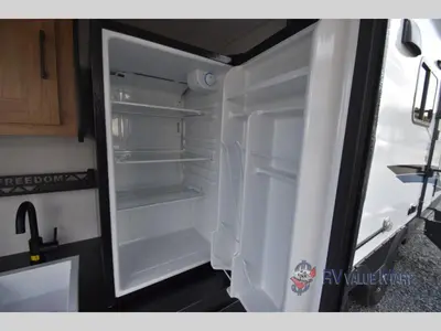 2024 Coachmen RV Freedom Express Ultra Lite photo 27