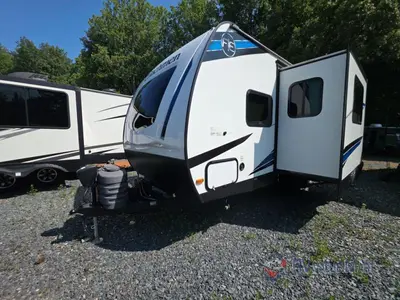 2024 Coachmen RV Freedom Express Ultra Lite photo 4