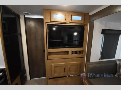 2024 Coachmen RV Freedom Express Ultra Lite photo 9
