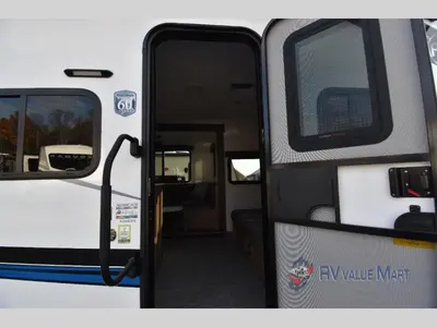 2024 Coachmen RV Freedom Express Ultra Lite photo 5