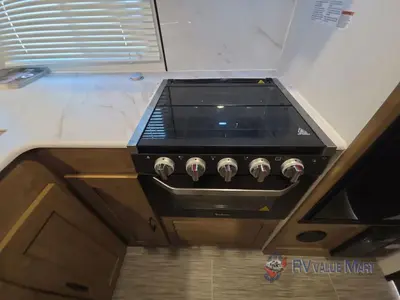 2024 Coachmen RV Freedom Express Ultra Lite photo 25