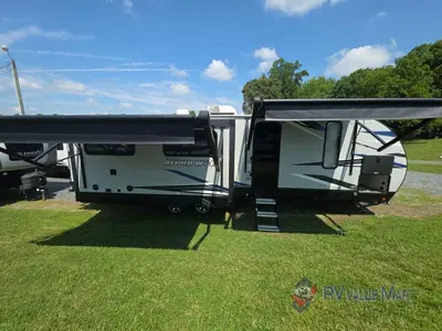 2021 Forest River RV Cherokee Alpha Wolf photo 9