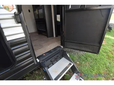2022 Forest River RV Cherokee Grey Wolf photo 4