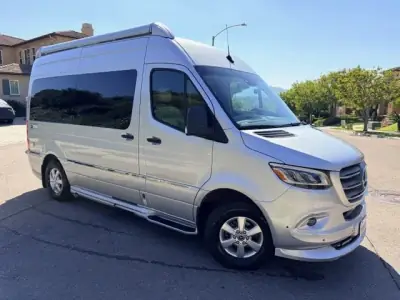 2020 AIRSTREAM TOMMY BAHAMA photo 4