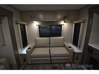 2026 Coachmen RV Catalina Legacy Edition photo 17