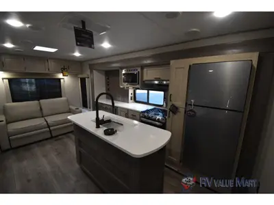 2026 Coachmen RV Catalina Legacy Edition photo 13