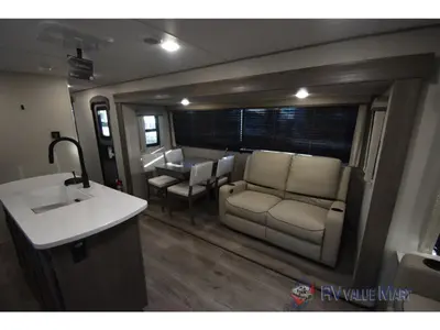 2026 Coachmen RV Catalina Legacy Edition photo 8