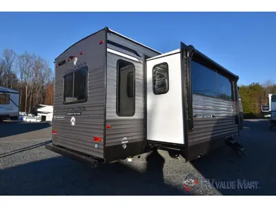 2026 Coachmen RV Catalina Legacy Edition photo 4