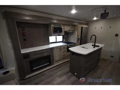 2026 Coachmen RV Catalina Legacy Edition photo 9