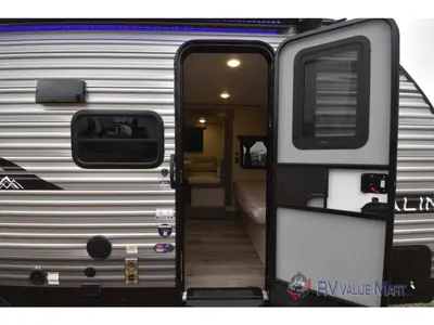 2026 Coachmen RV Catalina Summit Series 7 photo 5