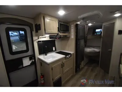 2026 Coachmen RV Catalina Summit Series 7 photo 16