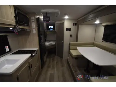 2026 Coachmen RV Catalina Summit Series 7 photo 18
