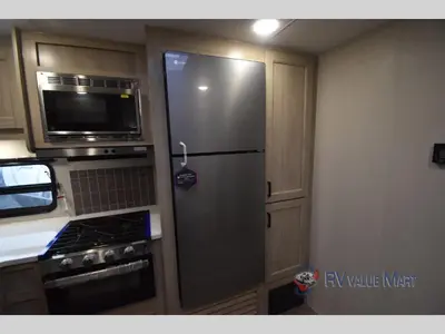 2026 Coachmen RV Catalina Legacy Edition photo 13