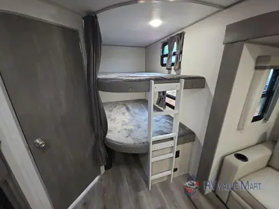 2026 Coachmen RV Catalina Legacy Edition photo 32