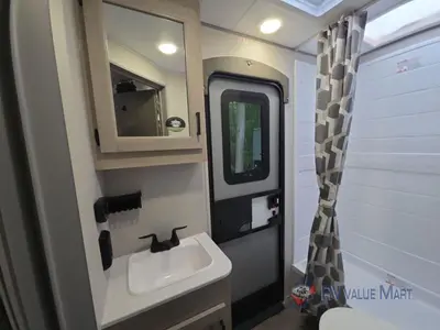 2026 Coachmen RV Catalina Legacy Edition photo 31