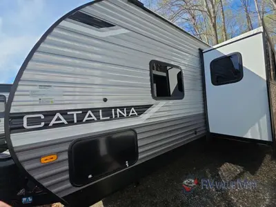2025 Coachmen RV Catalina Legacy Edition photo 5