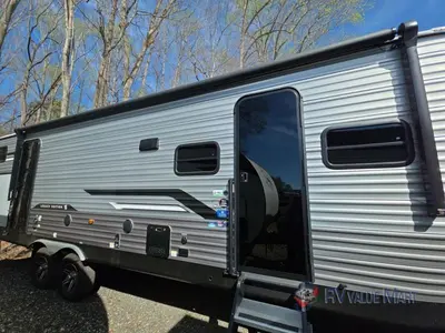 2025 Coachmen RV Catalina Legacy Edition photo 16