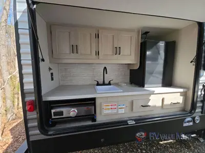 2025 Coachmen RV Catalina Legacy Edition photo 11